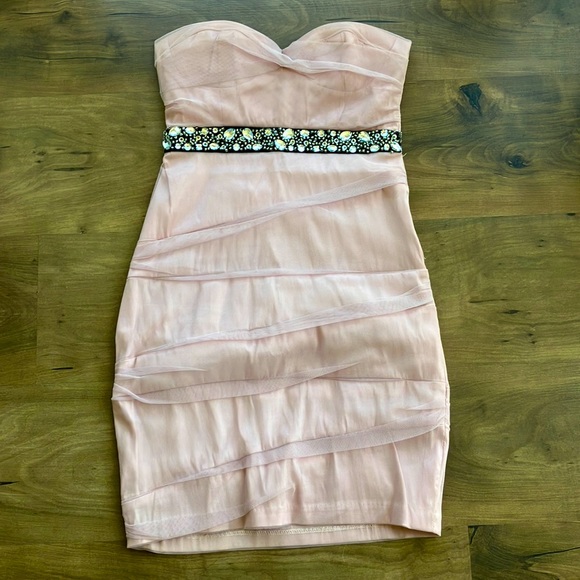 Blush sweetheart dress from Windsor. - Picture 1 of 5